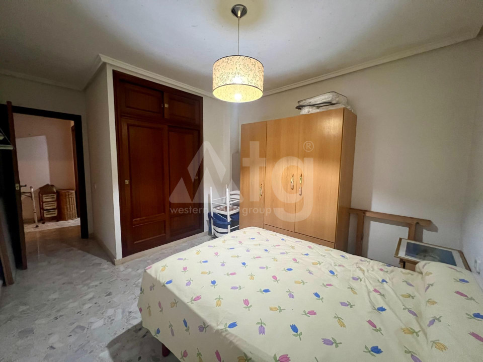 4 bedroom Apartment in Torrevieja - JJ49883 - 8