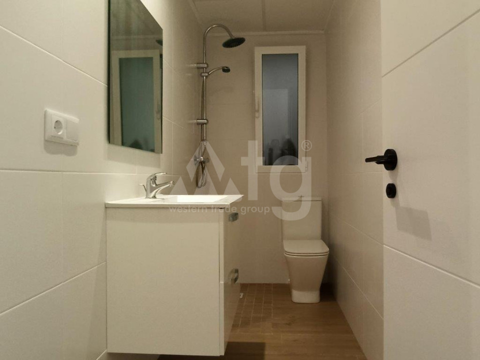 4 bedroom Apartment in Torrevieja - SHL32766 - 11