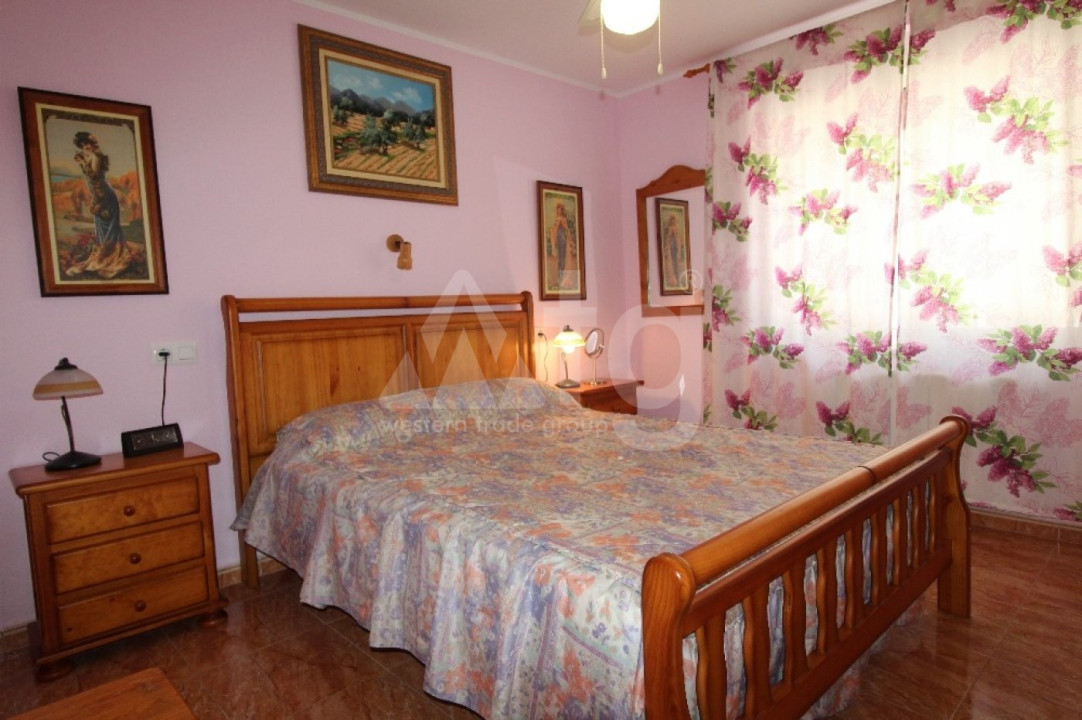 5 bedroom Villa in Los Balcones - RH59002 - 15