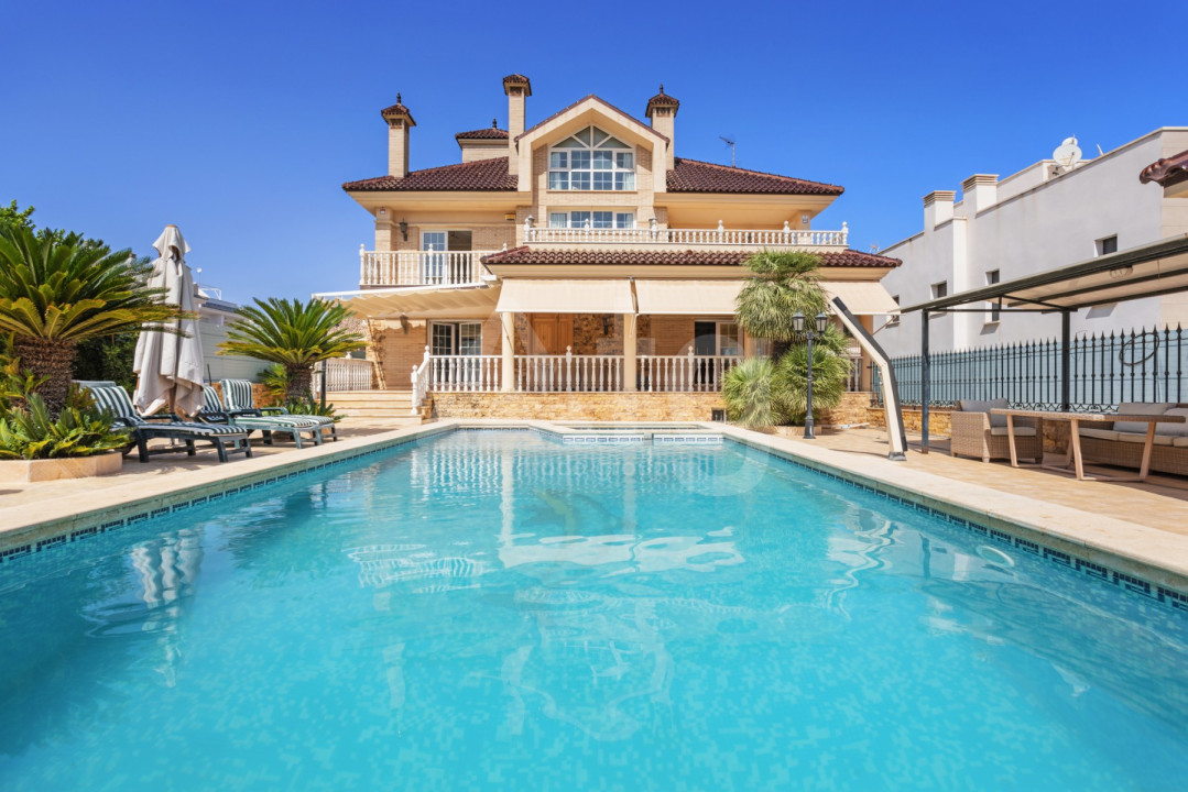 5 bedroom Villa in Torrevieja - BCH57258 - 1