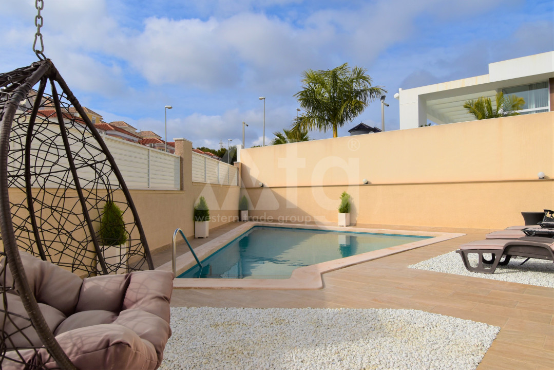 5 bedroom Villa in Villamartin - VRE36829 - 2