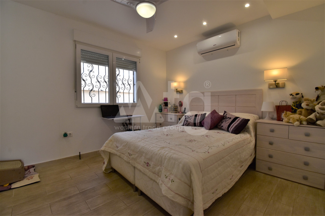5 bedroom Villa in Villamartin - VRE36829 - 11