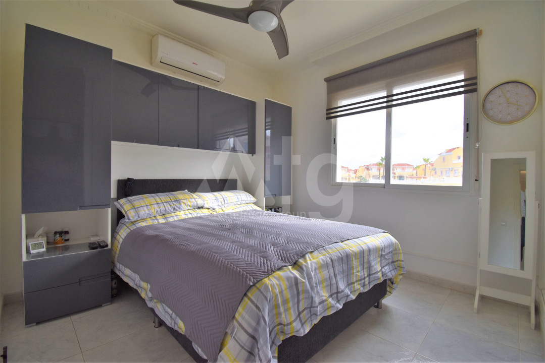 5 bedroom Villa in Villamartin - VRE36829 - 15