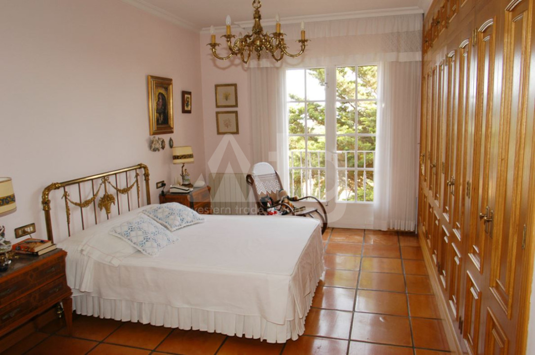 6 bedroom Villa in Denia - EGH56442 - 9
