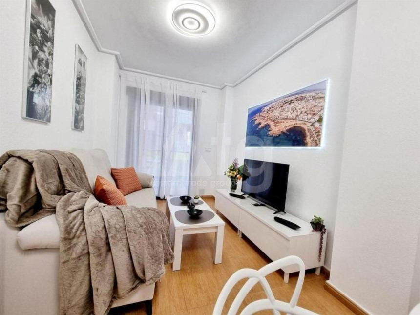 Apartamento de 2 habitaciones en Torrevieja - SHL49115 - 1