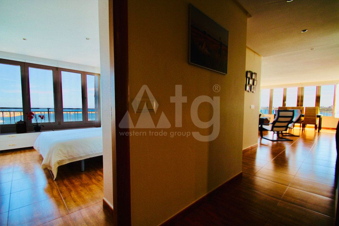 Appartement de 3 chambres à Torrevieja - UBK45186 - 11