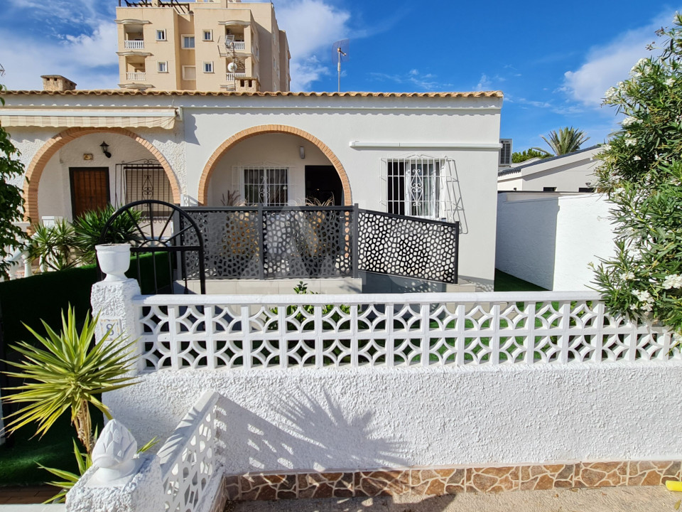 Townhouse cu 2 dormitoare în Torrevieja - CBH50789 - 1