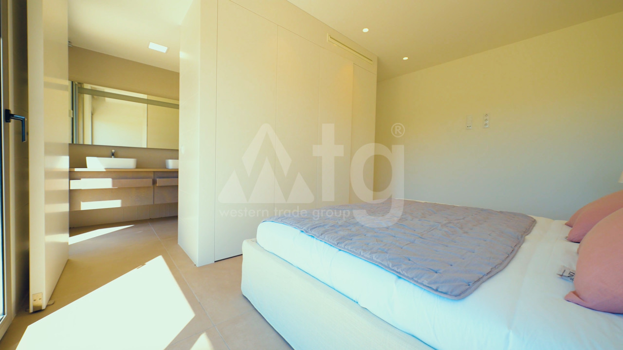 Vilă cu 3 dormitoare în Las Colinas - SM27412 - 21