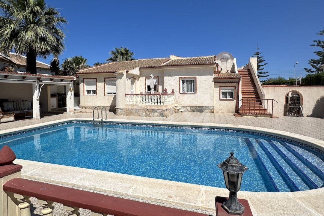 Vilă cu 3 dormitoare în Torrevieja - AGI59761 - 2