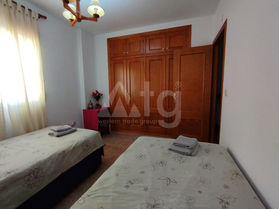 Vilă cu 6 dormitoare în Torrevieja - MRQ55441 - 7