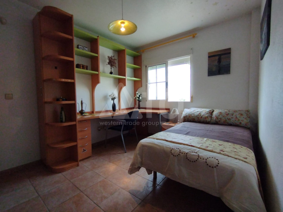Vilă cu 6 dormitoare în Torrevieja - MRQ55441 - 8