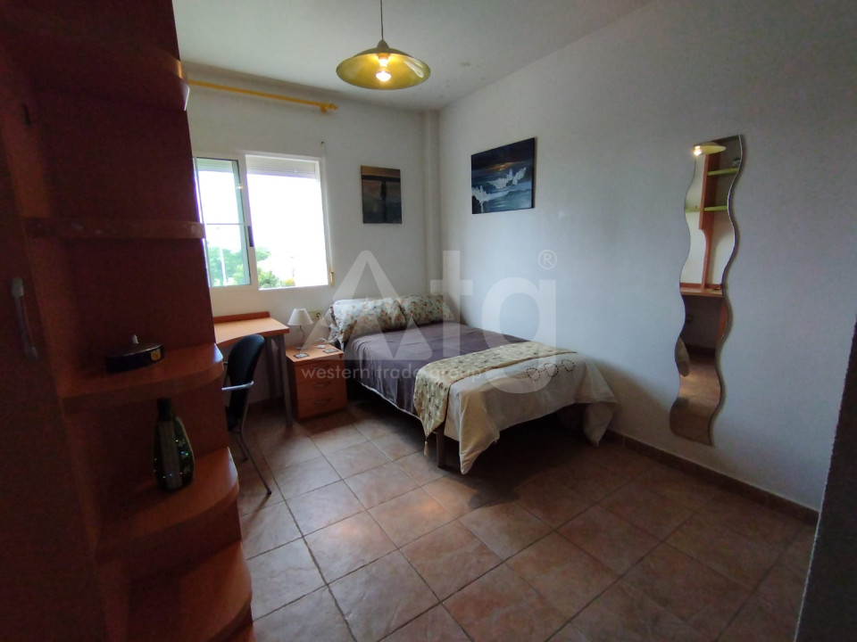 Vilă cu 6 dormitoare în Torrevieja - MRQ55441 - 10