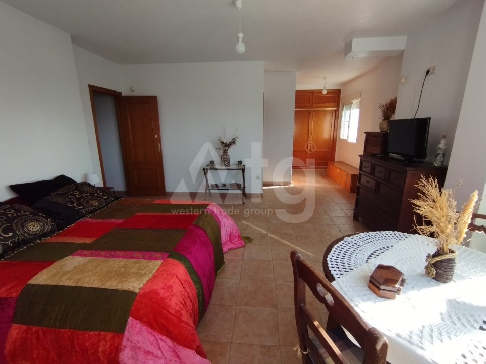 Vilă cu 6 dormitoare în Torrevieja - MRQ55441 - 15