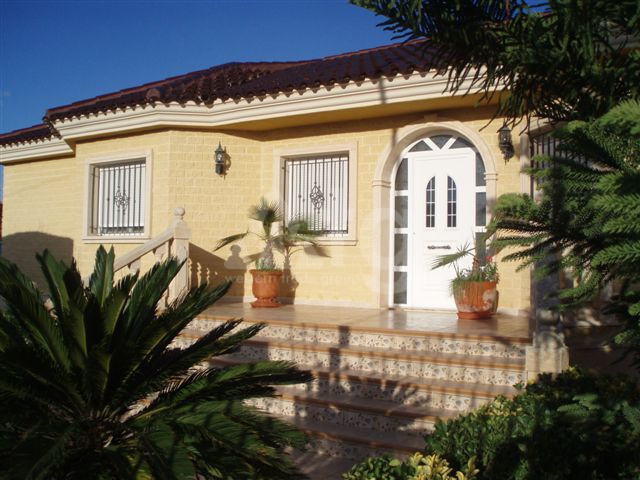 Villa de 4 habitaciones en Orihuela - TT49014 - 1