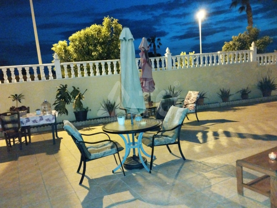 Villa de 6 chambres à Torrevieja - MRQ59096 - 26