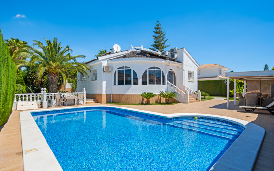 https://wtgspain.com/small/2-loznice-villa-v-ciudad-quesada-id-cbb55054-1574985.jpg