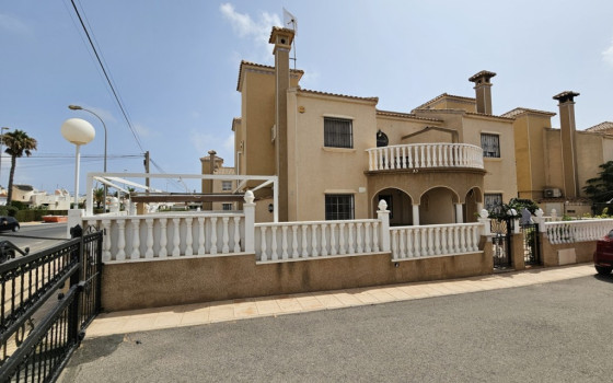 https://wtgspain.com/small/3-bedroom-villa-in-orihuela-costa-id-ela62103-1672909.jpg