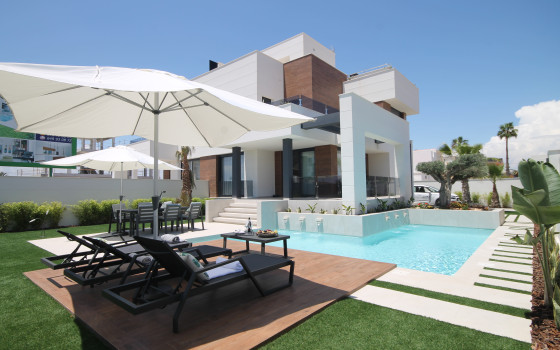 https://wtgspain.com/small/3-bedroom-villa-in-torrevieja-id-se61261-1659528.JPG