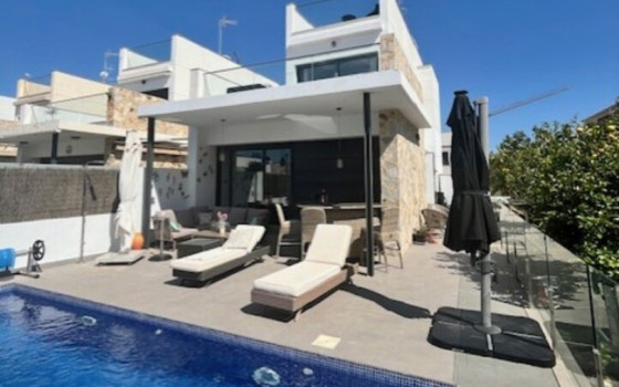 https://wtgspain.com/small/3-loznice-villa-v-lomas-de-cabo-roig-id-sls59417-1635417.jpg