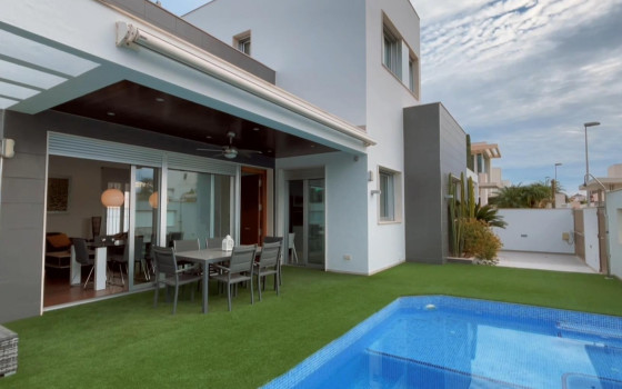 https://wtgspain.com/small/3-loznice-villa-v-mil-palmeras-id-prs46992-1459928.jpg