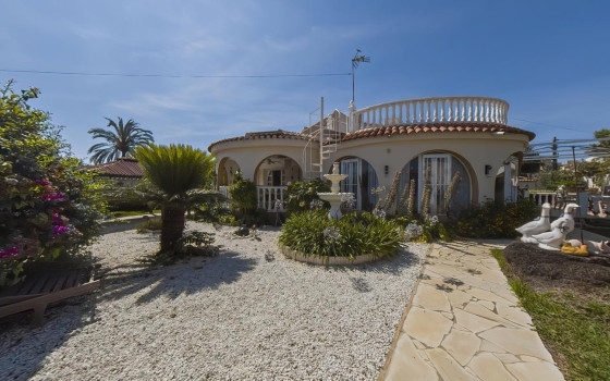 https://wtgspain.com/small/3-loznice-villa-v-torrevieja-id-cbh57509-1606981.jpg