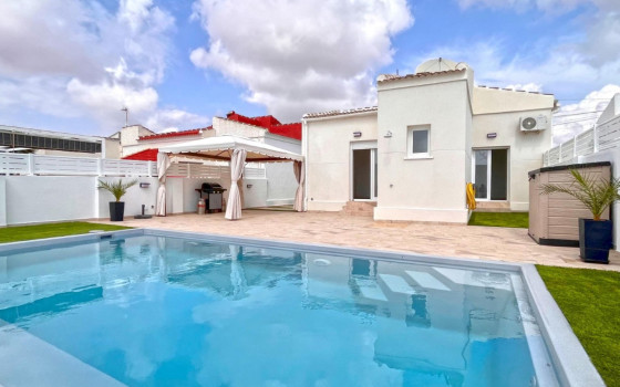 3 Schlafzimmer Villa in Torrevieja - MVR62097 - 1