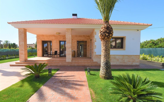 4 bedroom Villa in Cabo Roig - LR61729 - 3