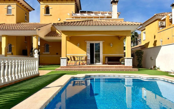 https://wtgspain.com/small/4-loznice-villa-v-cabo-roig-id-ure44949-1427281.jpg