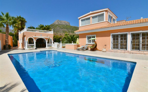 https://wtgspain.com/small/4-loznice-villa-v-calpe-id-cbp33427-1292361.jpg