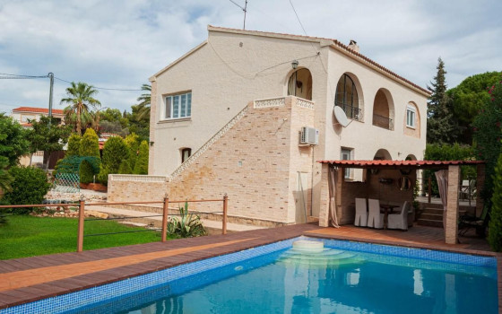 https://wtgspain.com/small/4-loznice-villa-v-calpe-id-icb55212-1577465.jpg