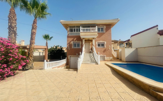 https://wtgspain.com/small/4-loznice-villa-v-ciudad-quesada-id-vrc60391-1648331.jpg