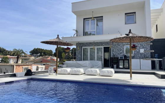 https://wtgspain.com/small/4-loznice-villa-v-los-balcones-id-dp52953-1547643.jpg