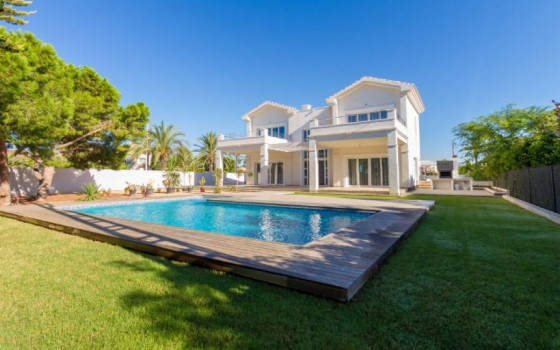 https://wtgspain.com/small/4-loznice-villa-v-orihuela-costa-id-crr41164-1379612.jpg