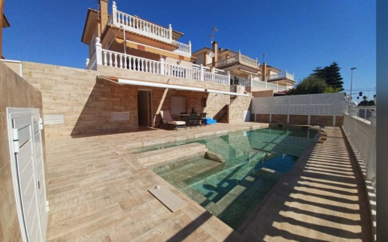 https://wtgspain.com/small/4-loznice-villa-v-torrevieja-id-nhp37079-1319141.jpg