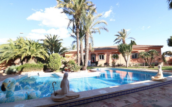 https://wtgspain.com/small/5-bedroom-villa-in-torrevieja-id-crr41231-1380441.jpg