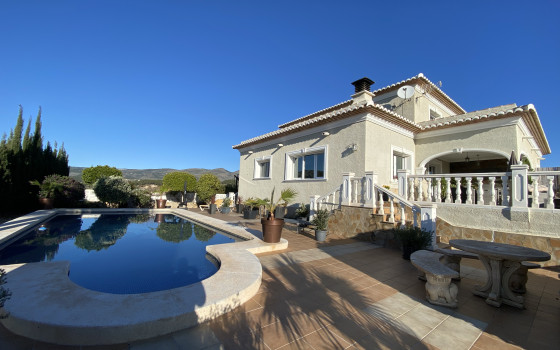 https://wtgspain.com/small/5-loznice-villa-v-calpe-id-ips52989-1548985.jpeg