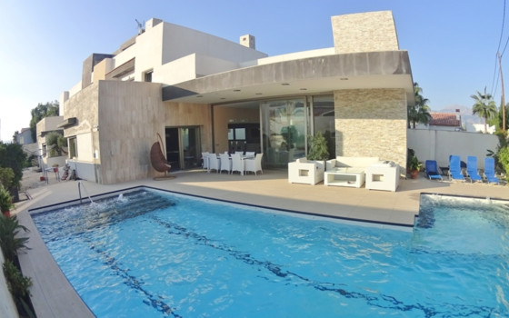 6 bedroom Villa in Albir - CAA32117