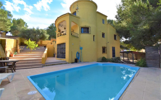 https://wtgspain.com/small/6-loznice-villa-v-villamartin-id-vre29853-1237436.jpg