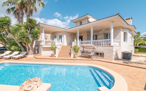 https://wtgspain.com/small/7-loznice-villa-v-alfaz-del-pi-id-cpp59994-1643637.jpg