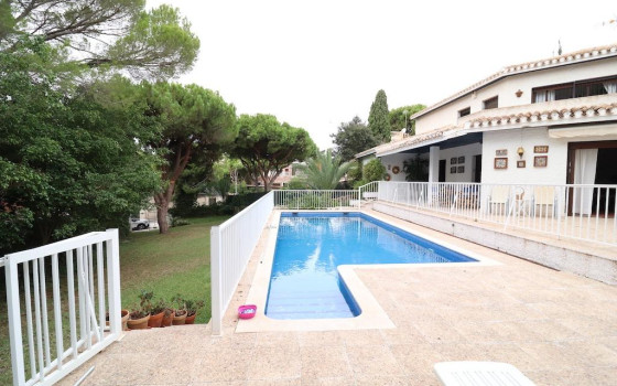 https://wtgspain.com/small/7-loznice-villa-v-orihuela-costa-id-crr43702-1411838.jpg