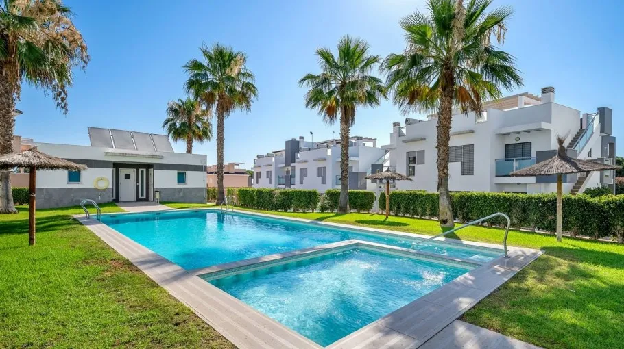 Bungalows à Punta Prima, Espagne