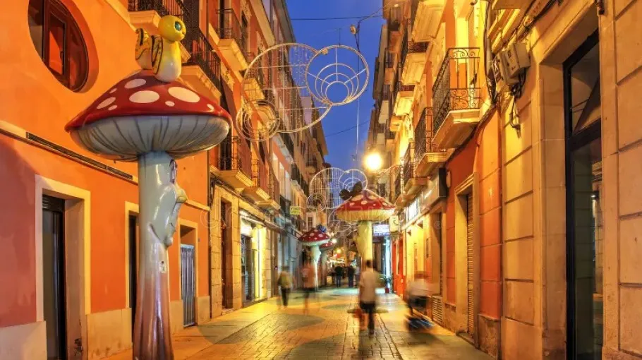 Calle de Las Setas (Houbová ulice), Alicante, Španělsko